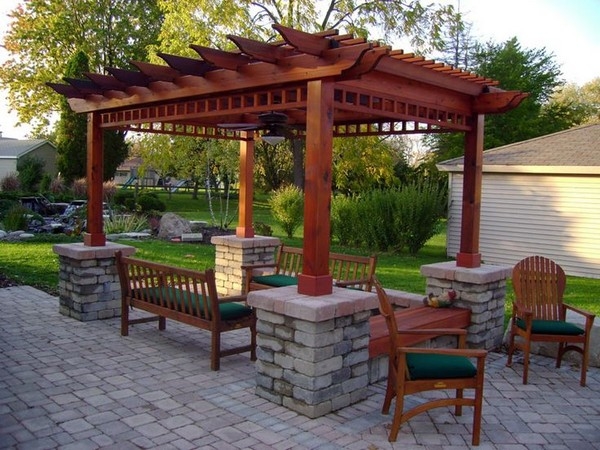 Elegant Backyard Idea with Wooden Pergola