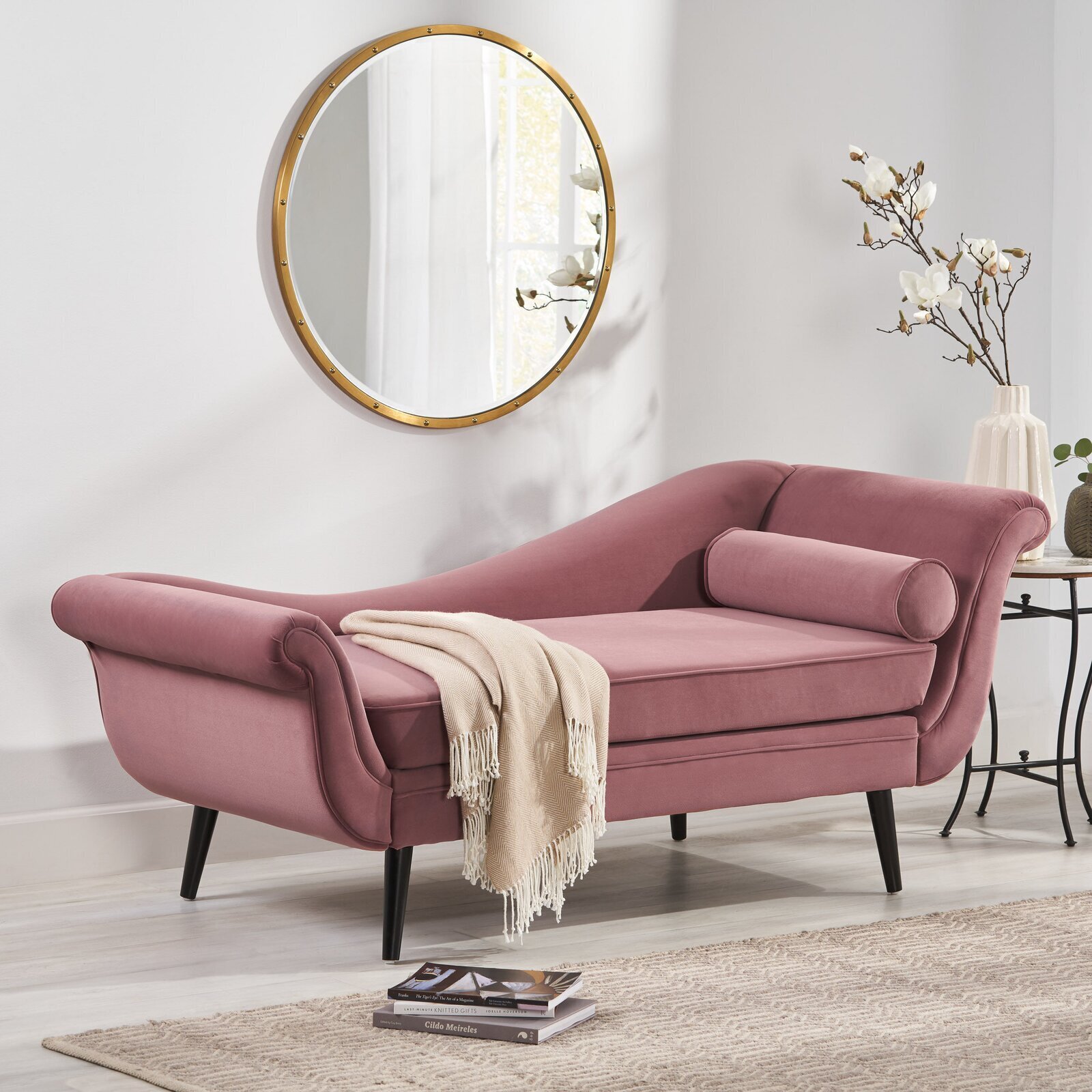 Fashionable Rolled Arm Bedroom Chaise Lounge