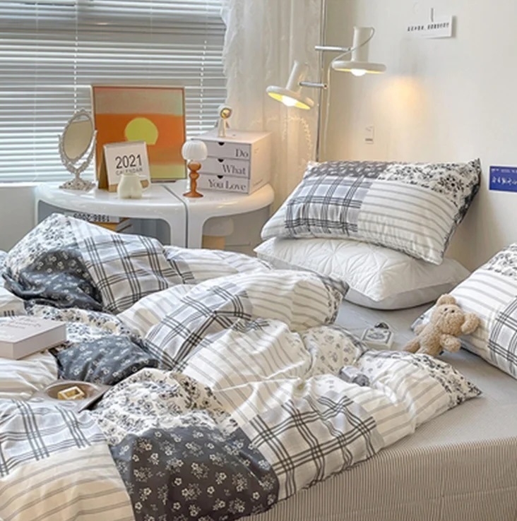 Floral Plaid Bedding Set