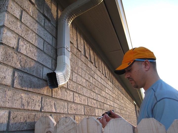 installing rain gutter downspout