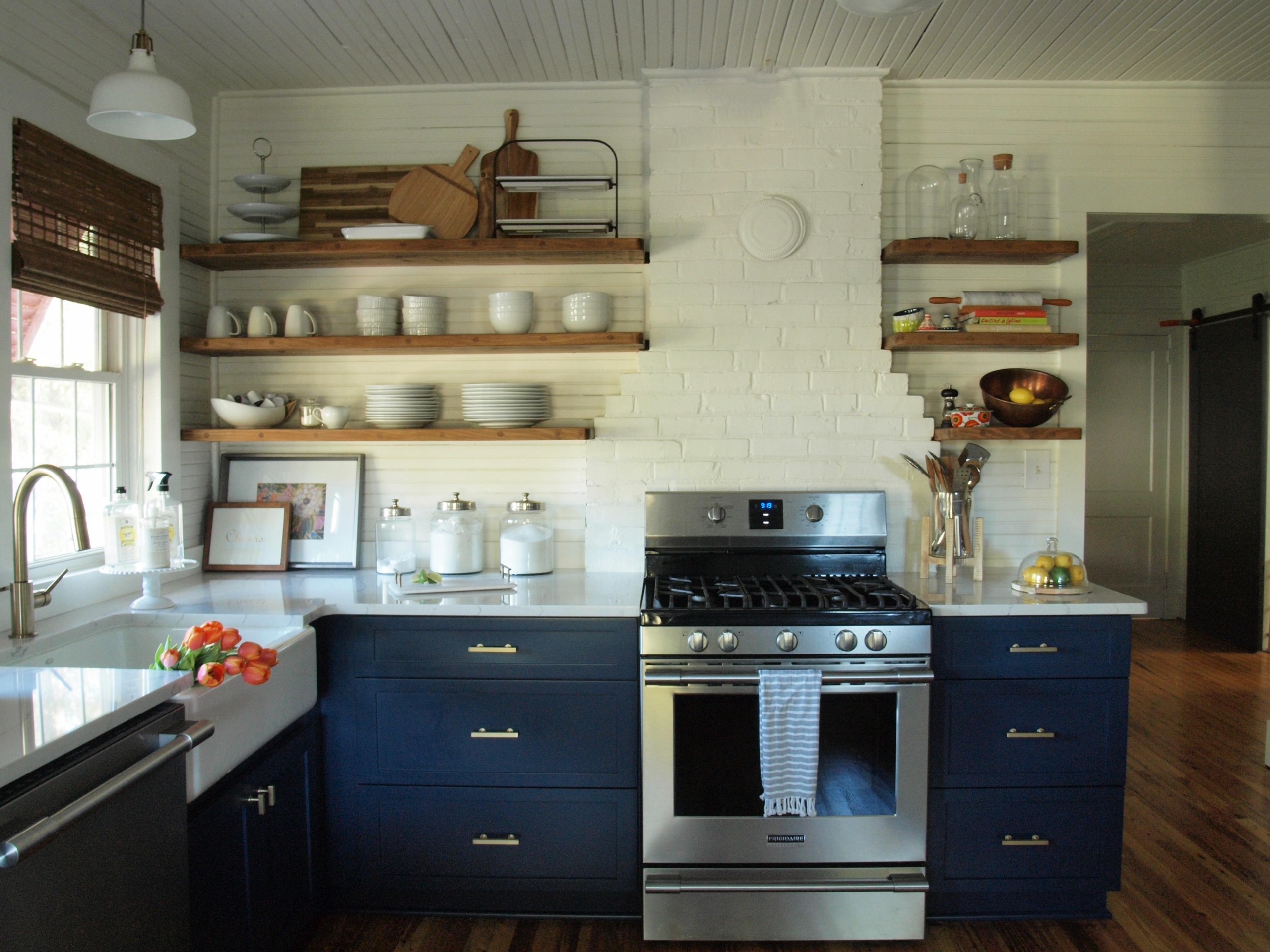 Kitchen Making Use Of Open Shelving