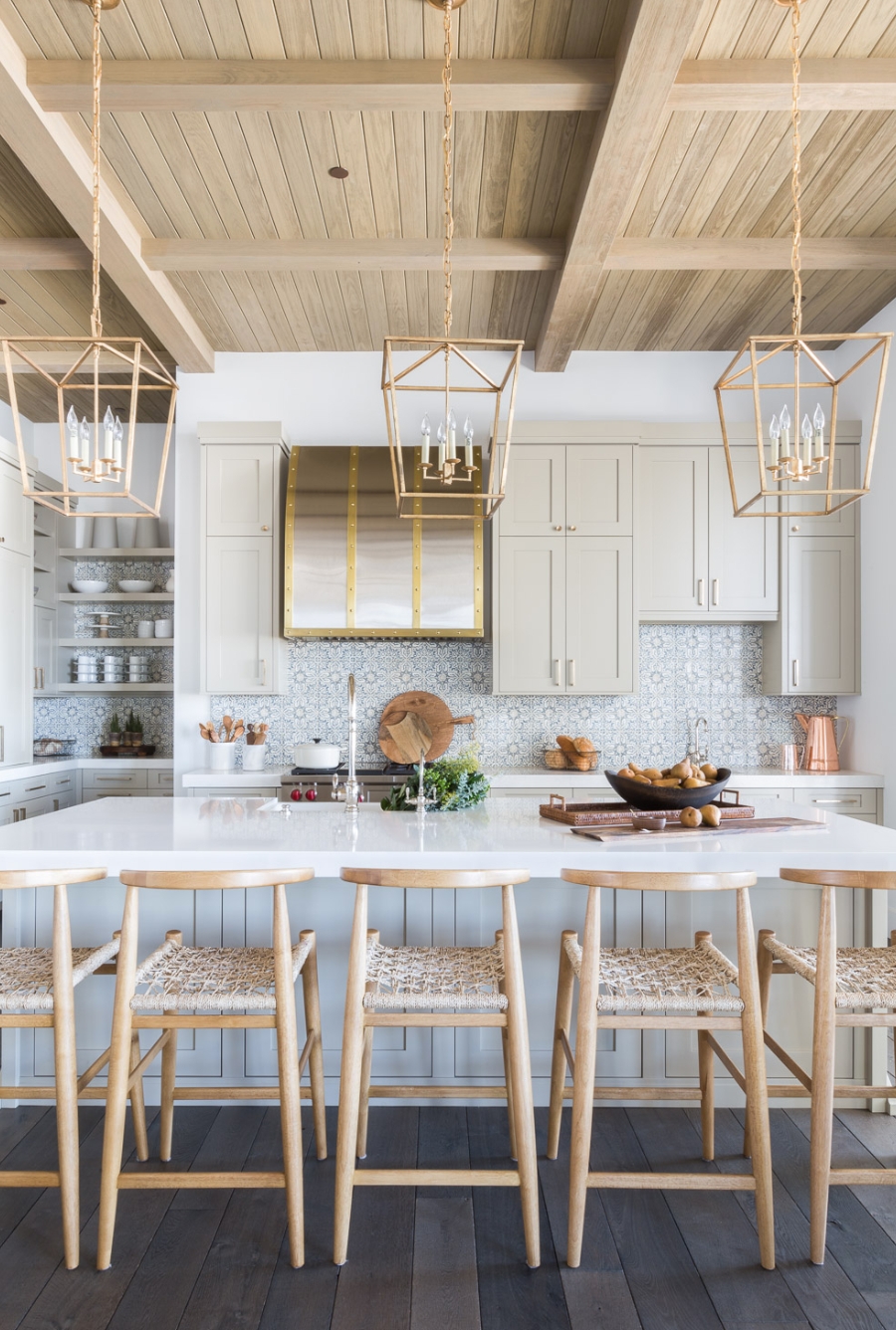 Kitchen With Eye-Catching Backsplash Covering