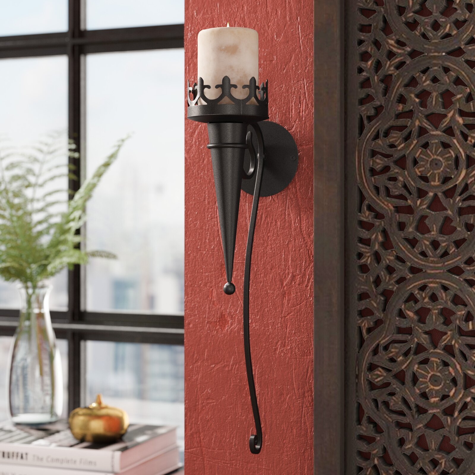 Metal candle holder with gothic design
