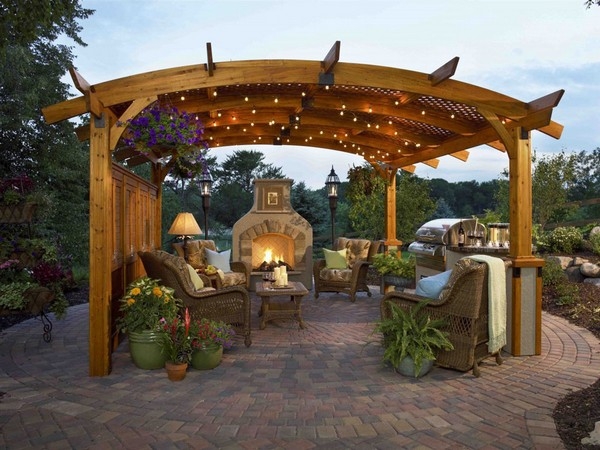 Outdoor Fireplace With Pizza Oven