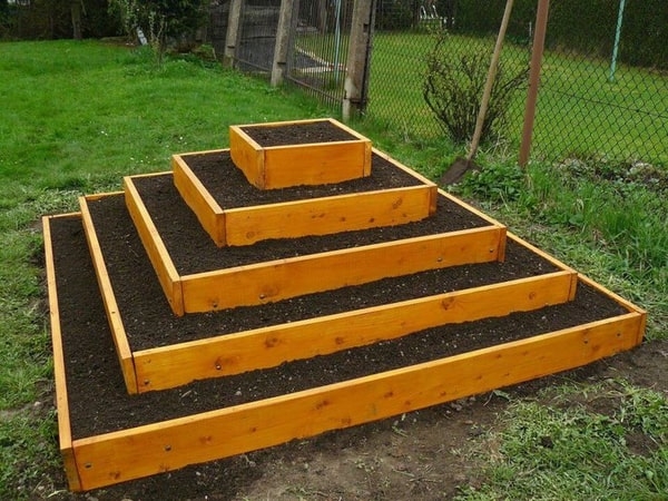 pyramid raised garden bed
