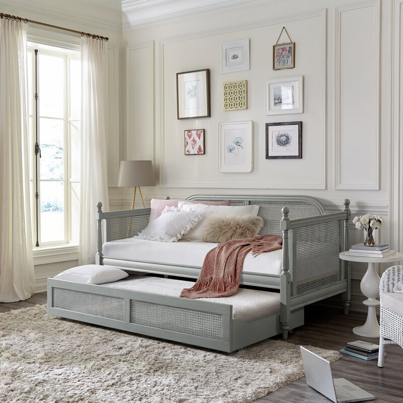 Rattan/Wicker Daybed With Trundle