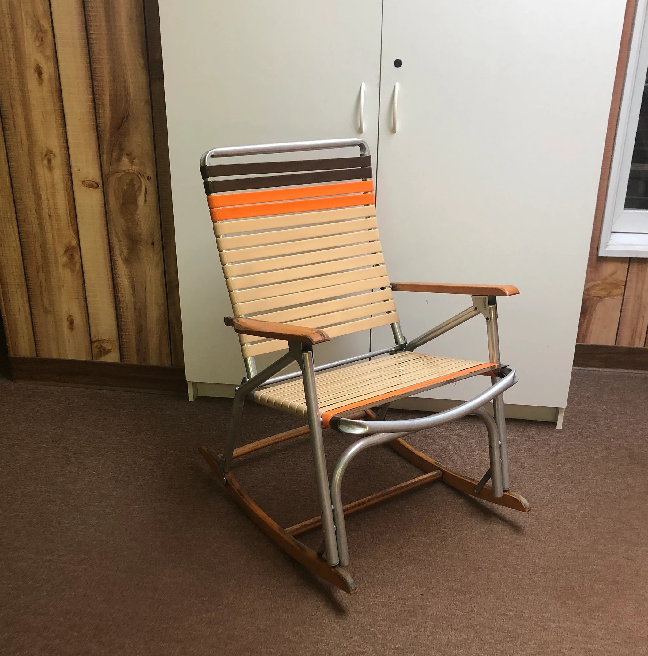 Retro Chic Folding Rocking Chair