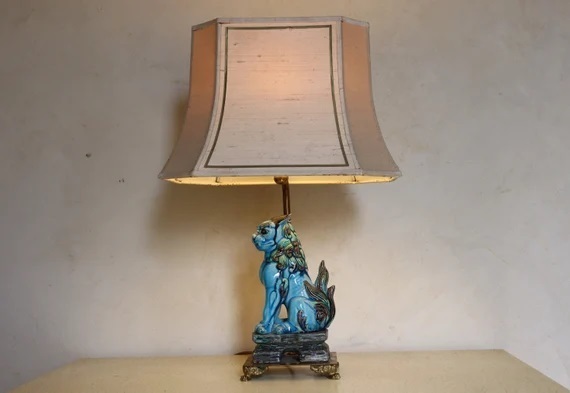Side Facing Foo Dog Lamp