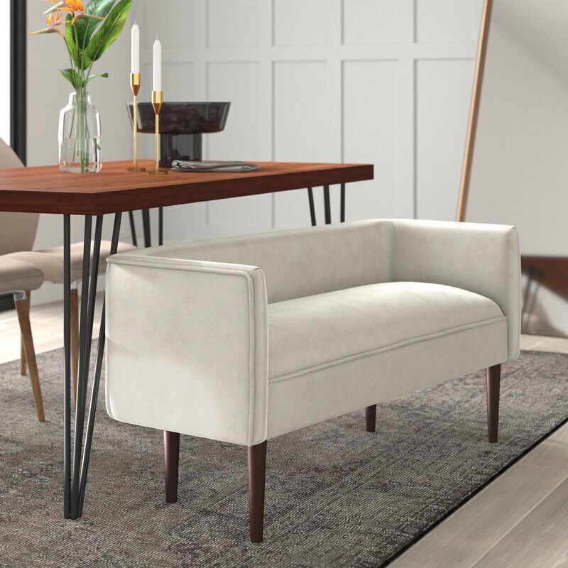 Simplistic and Versatile Bedroom Bench