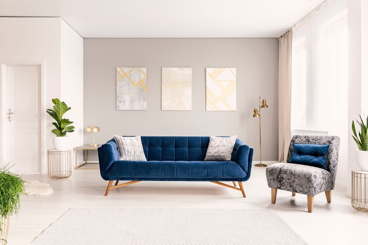 Spacious living room