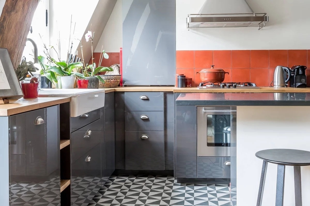 Terracotta color backsplash