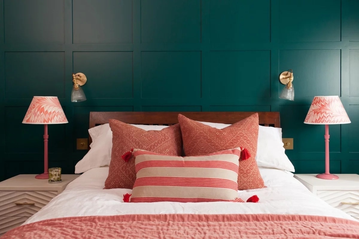 Traditional bedroom