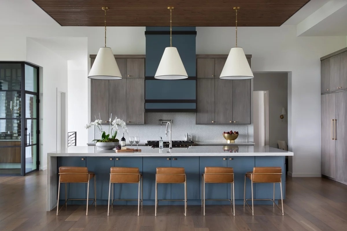Two tone cabinets