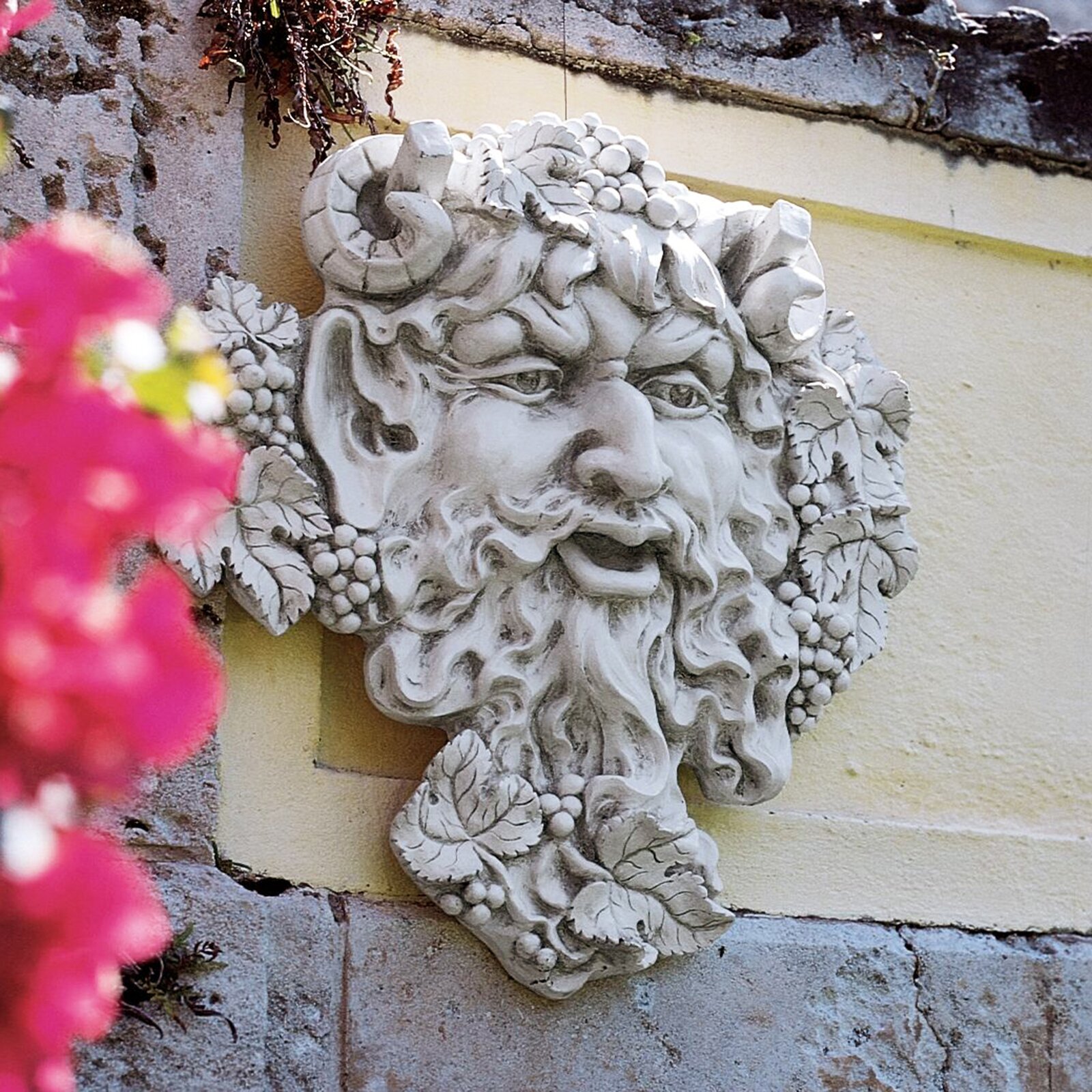 Wall plaque with Roman flair