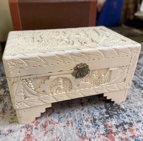 White Chinese trunk chest