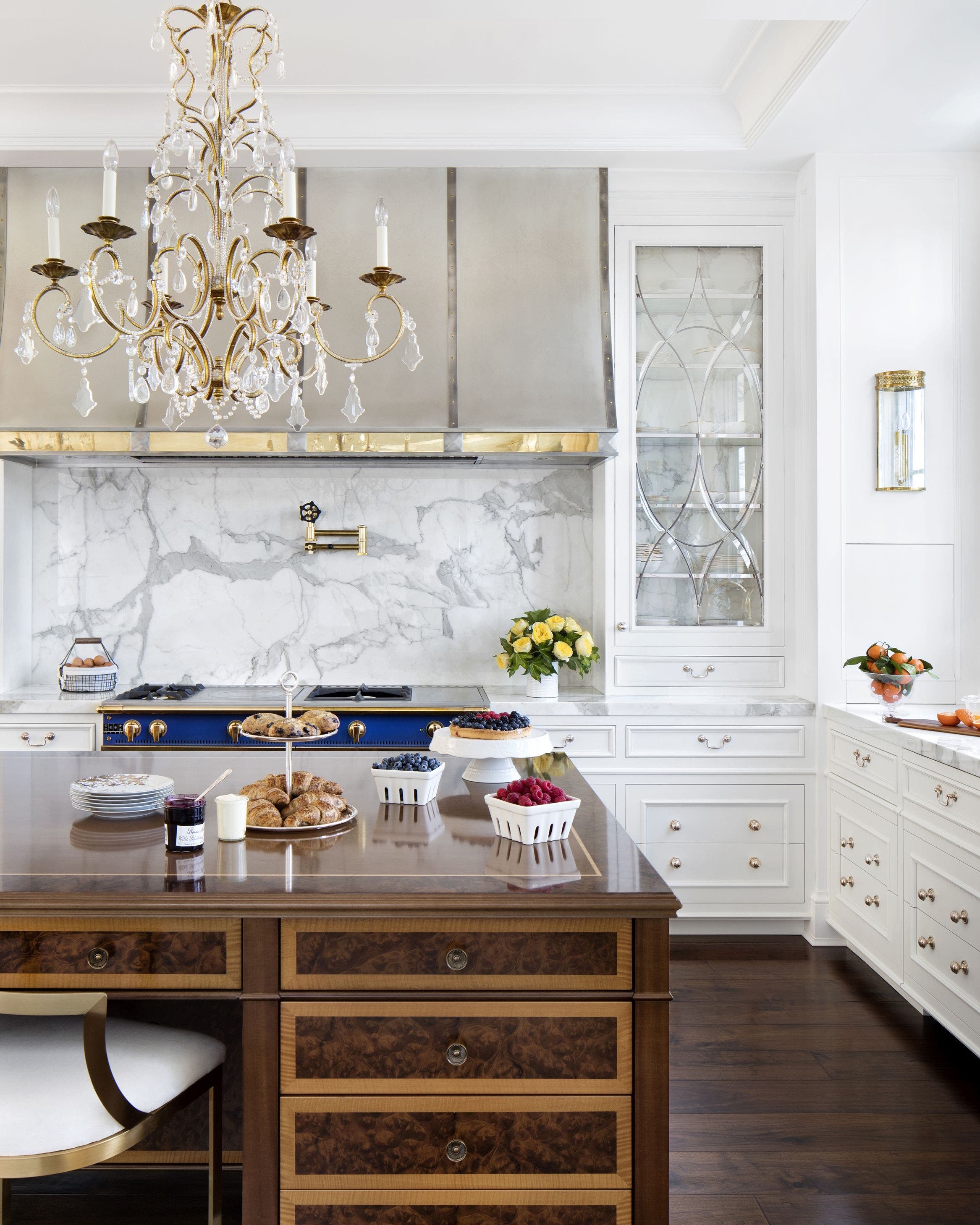 White kitchen with a golden chandelier
