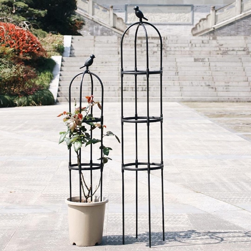 47.24'' H x 9.84'' W Steel Gothic Trellis