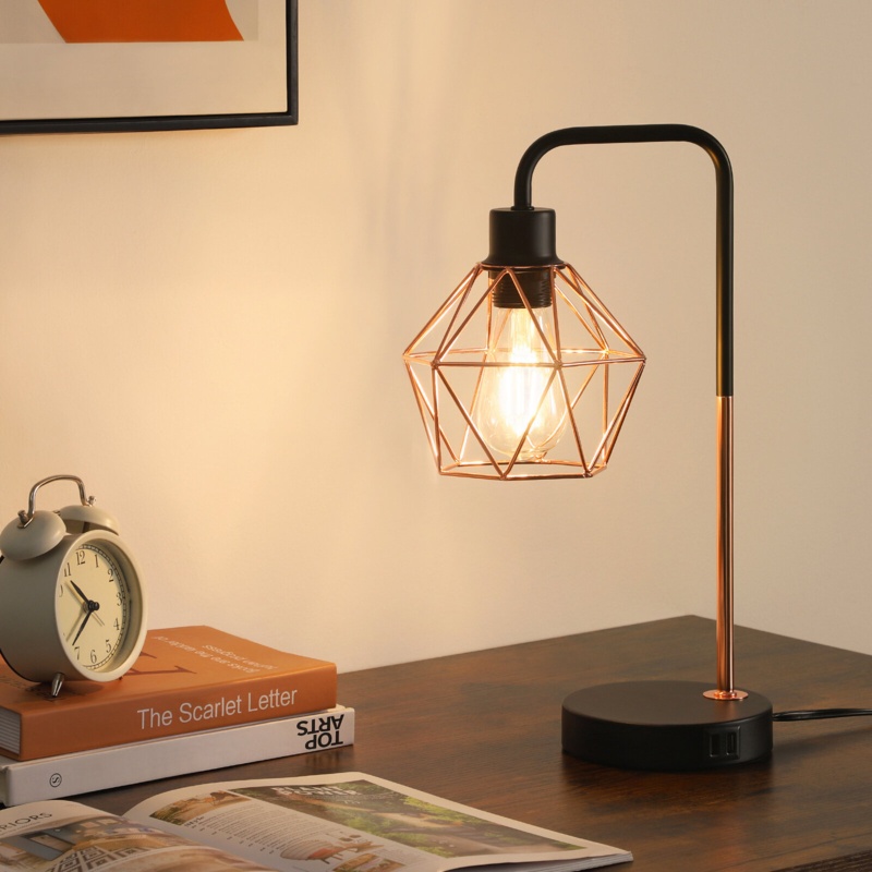 Celedonio Metal USB Table Lamp