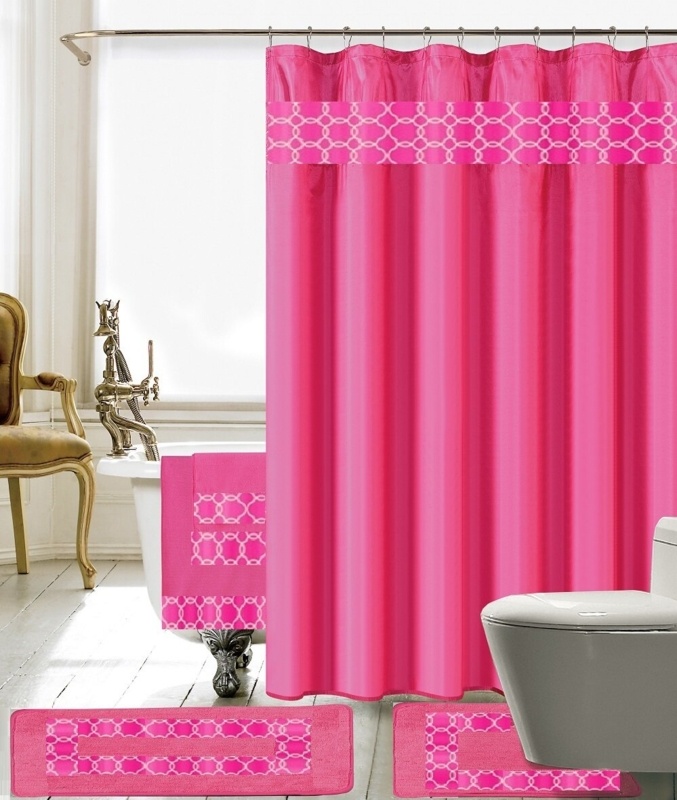 Chanee 18 Piece Embroidery Bath Set + Hooks