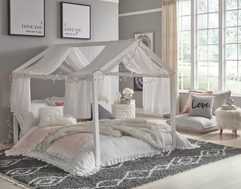 Eivor Full Canopy Bed by Isabelle & Max™