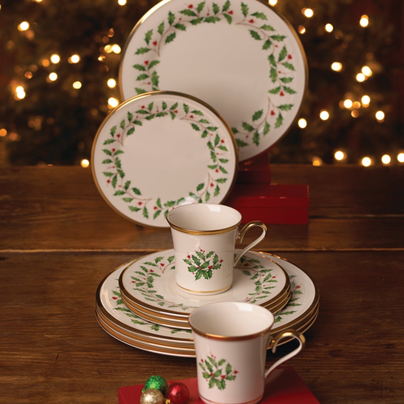 Lenox Holiday Bone China Dinnerware Set - Service for 4