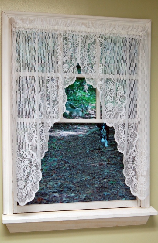 Macsen Floral Scalloped 56'' Window Valance