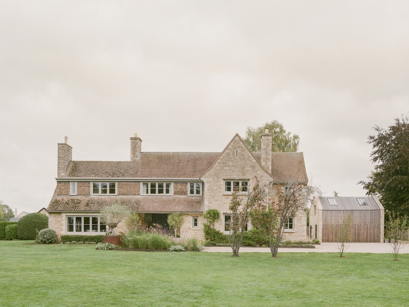 Reviving Follyfield: A Harmonious Fusion of Traditional and Contemporary Design