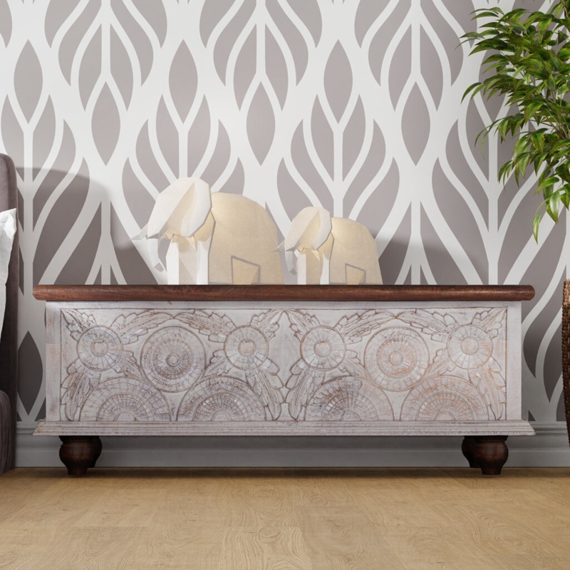 Santini Blanket Chest
