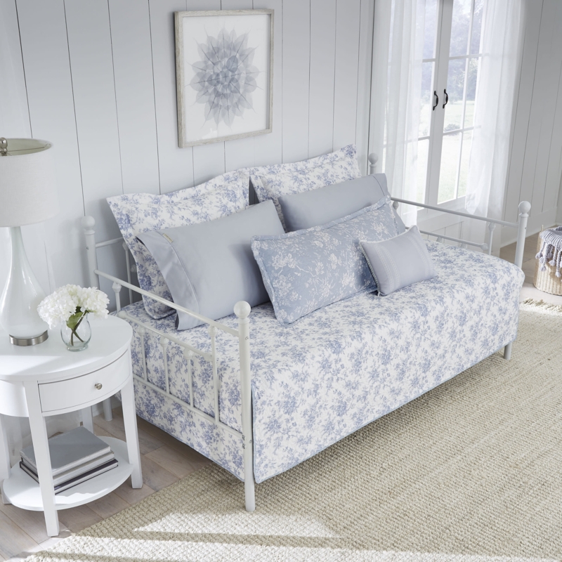 Elegant Floral Daybed Set
