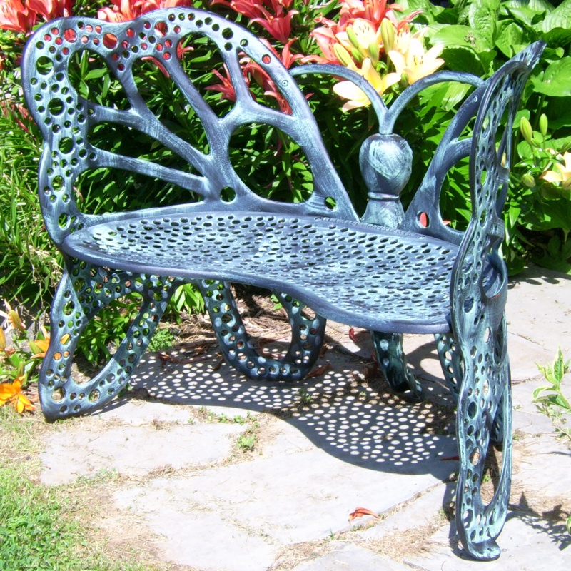 Artistic Garden Bench with Intricate Design