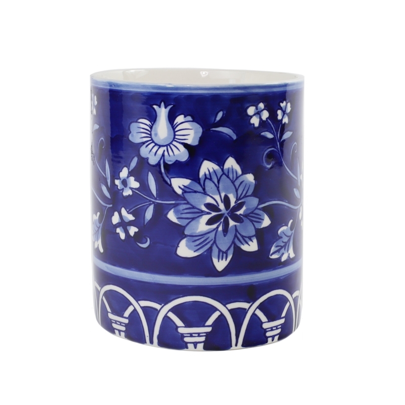 Hand-Painted Scalloped Stoneware Tableware