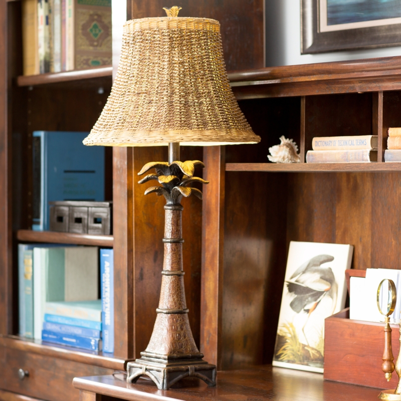 Pineapple-Inspired Metal Table Lamp