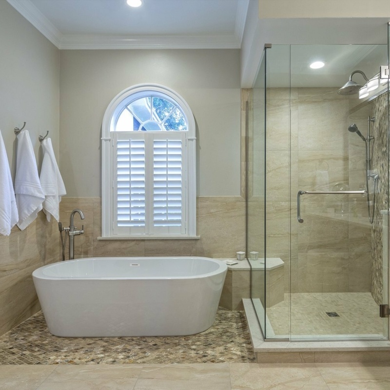 67'' x 32'' Freestanding Soaking Acrylic Bathtub with Faucet