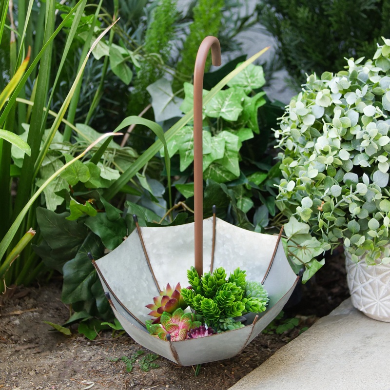 Slagle Metal Statue Planter