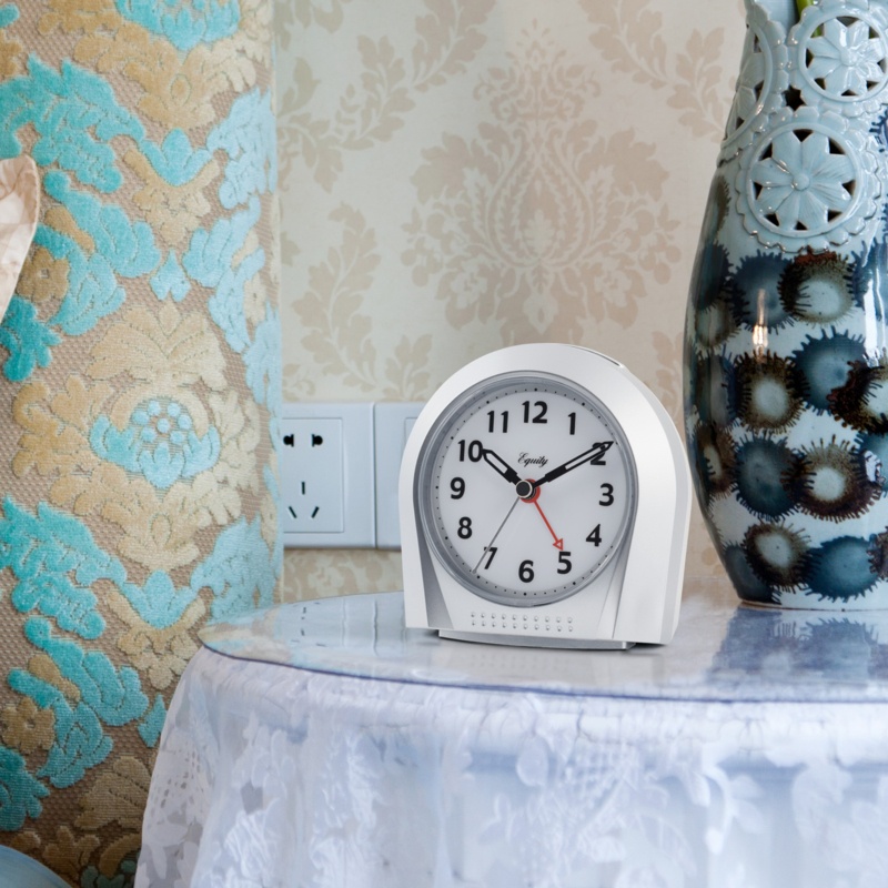 Analog Quartz Tabletop Clock with Alarm in Silver