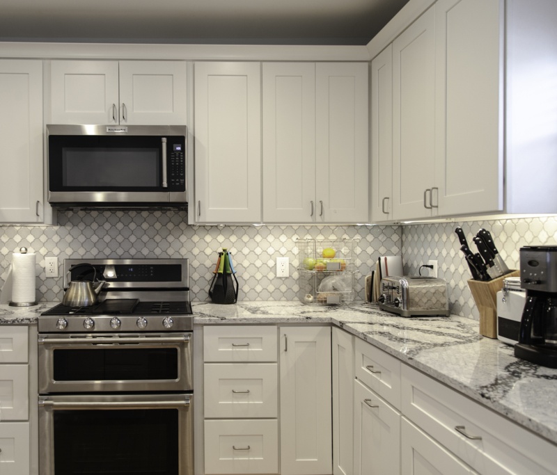  Fully Assembled 36x21x12 in. Shaker Style Kitchen Wall Cabinet 2-Door in White