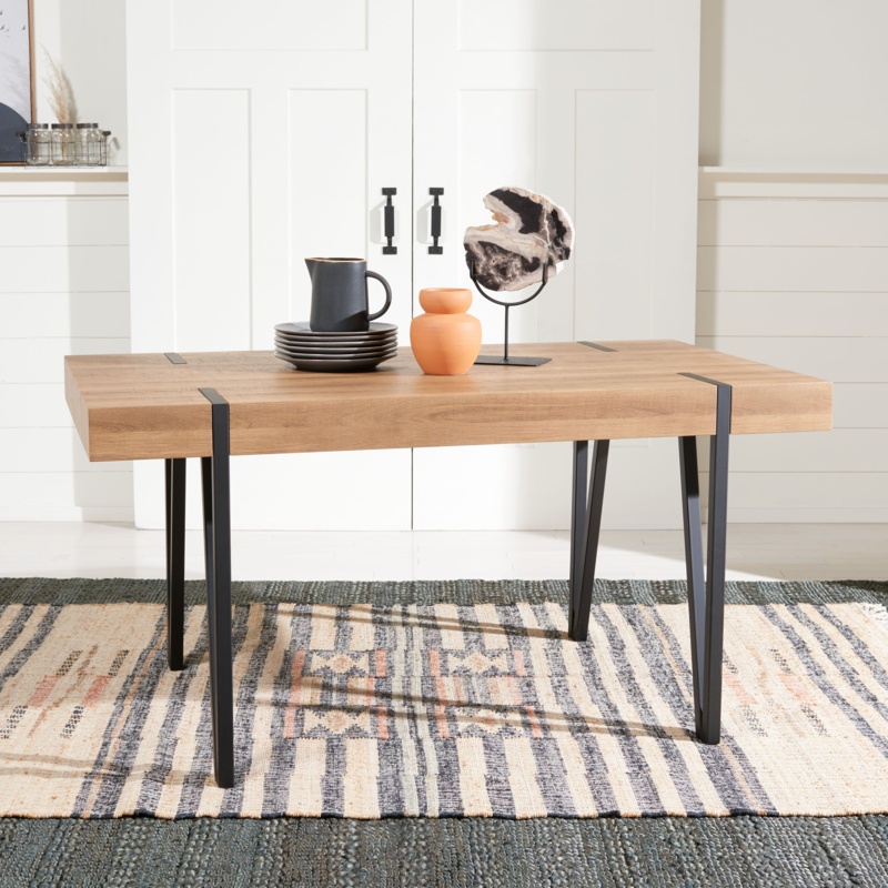 Salemburg Dining Table
