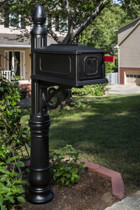 Stratford Plastic Post Mounted Mailbox