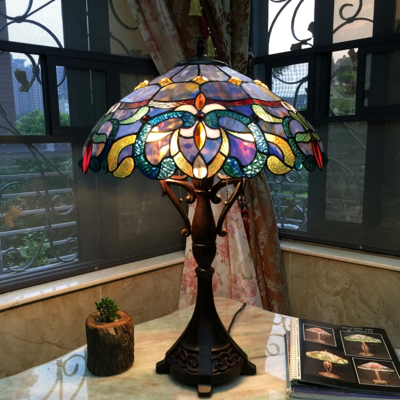 Suvi Resin Table Lamp