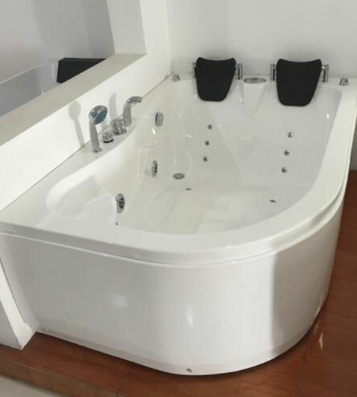 Varadero 66.5'' x 45'' Acrylic Bathtub with Faucet