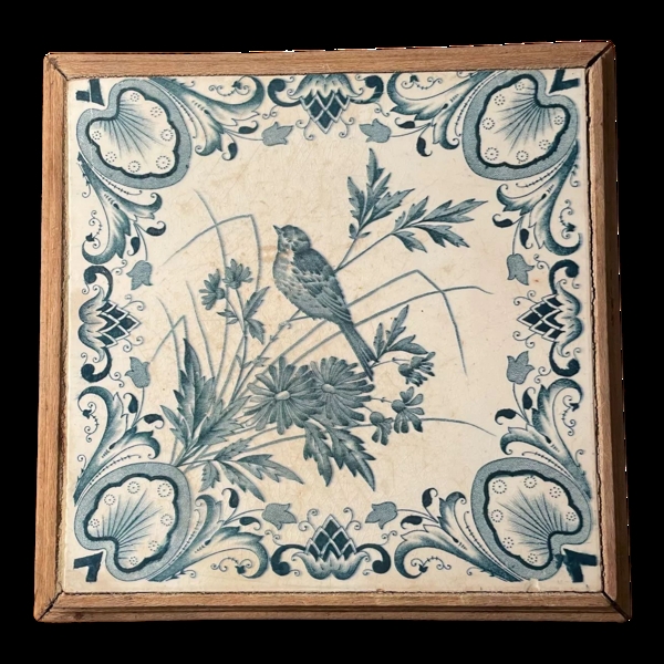 Dessus de plat en terre de fer motif oiseau