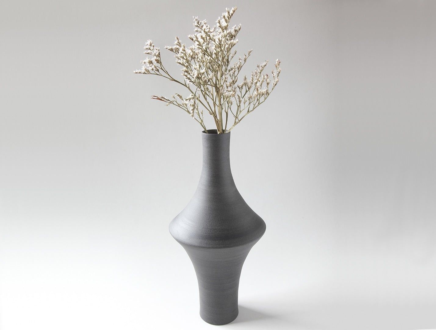 Out In Grey Vase - jp