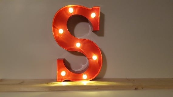 S ALPHABET BUCHSTABE ROT! Marquee Letter Lights! White Led Pears! Operation about 50 hours with 2xAA