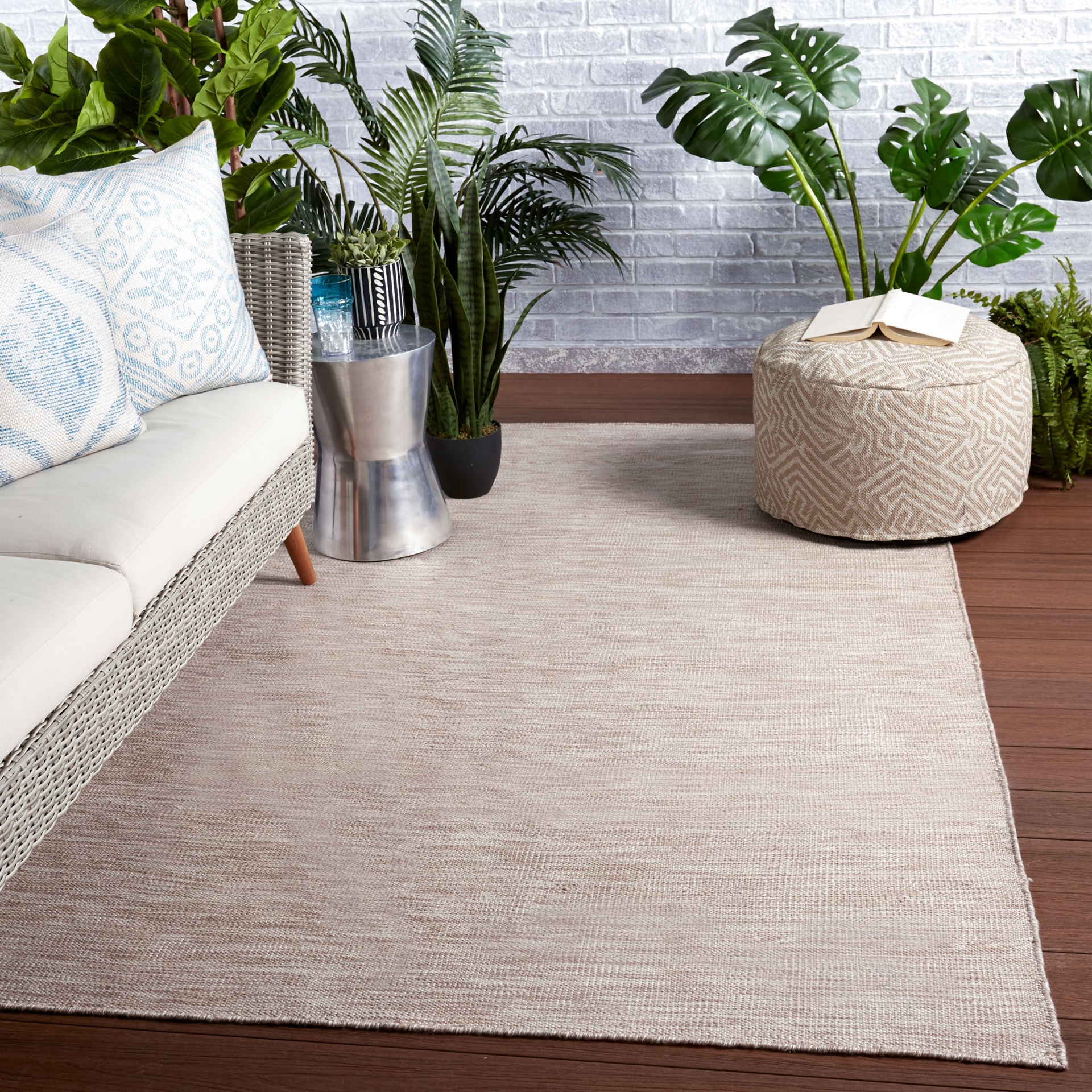 Sunridge Rug - Color: Light Taupe; Size: 5' x 8'