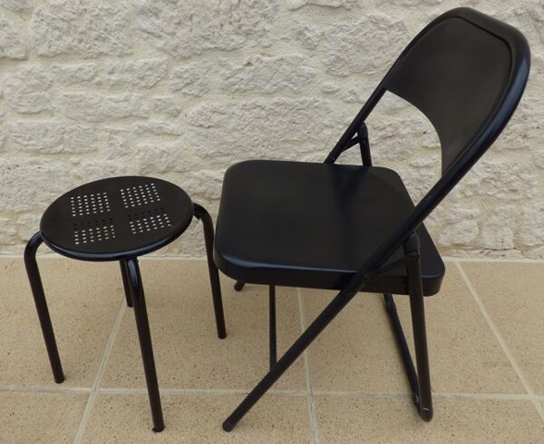 Ensemble chaise et tabouret en mtal de couleur noir