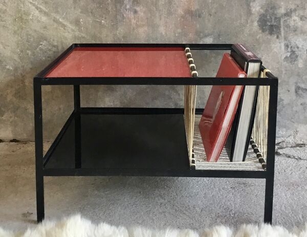 Table basse moderniste mtallique  porte-revues en scoubidou design 1950