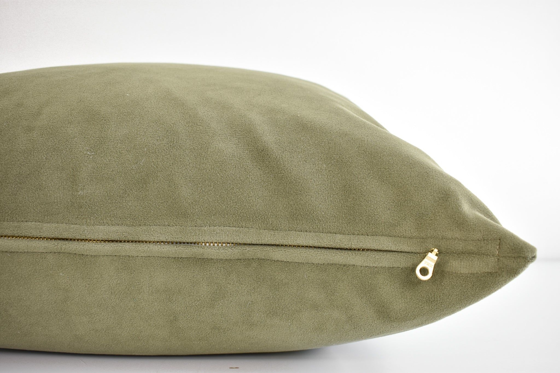 Velvet Pillow - Taupe - 18 x 18