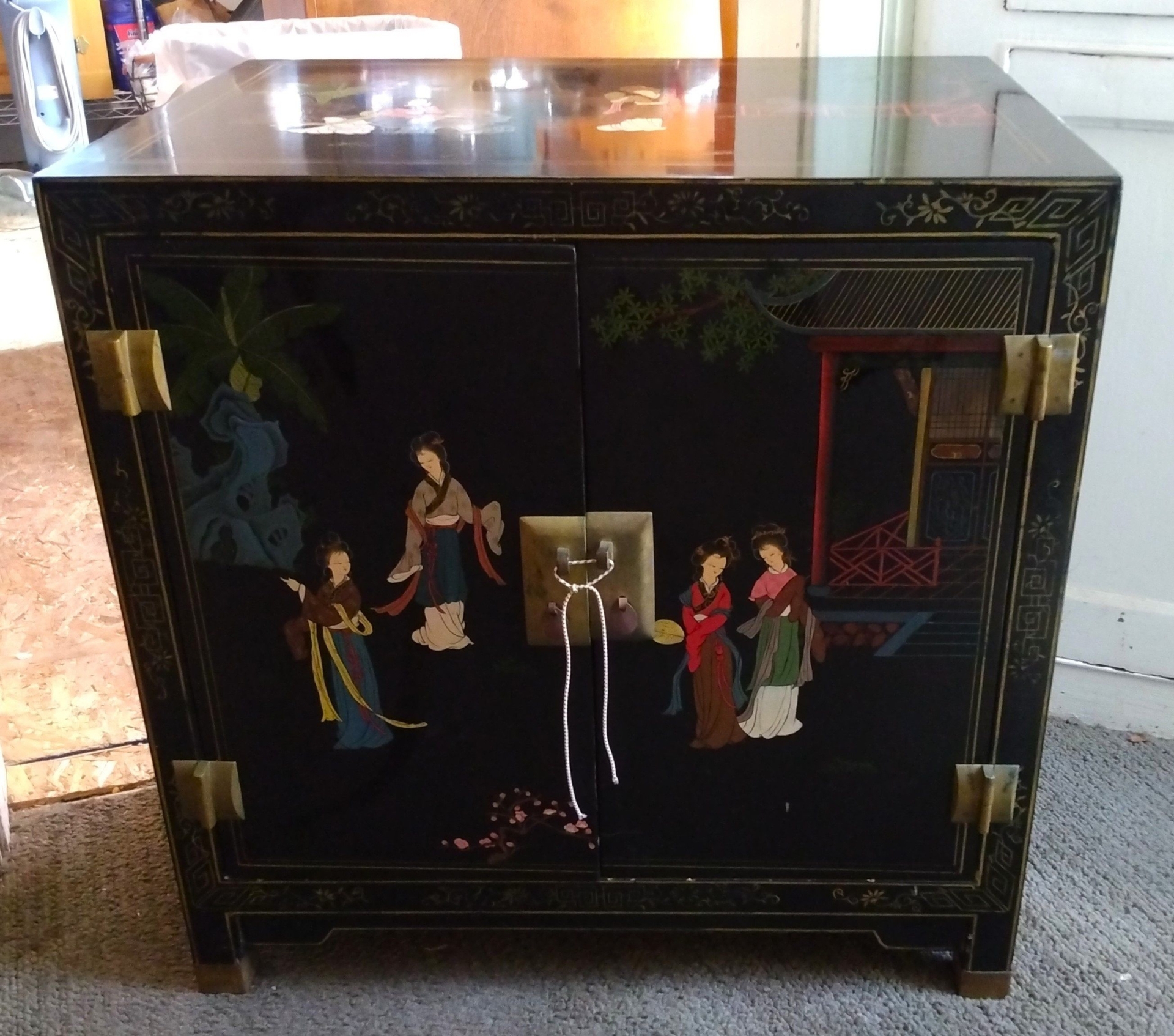 VINTAGE End Table, Oriental Chinioserie Decor, Black Lacquer,  Hollywood Regency, Bedroom Furniture, Home Decor