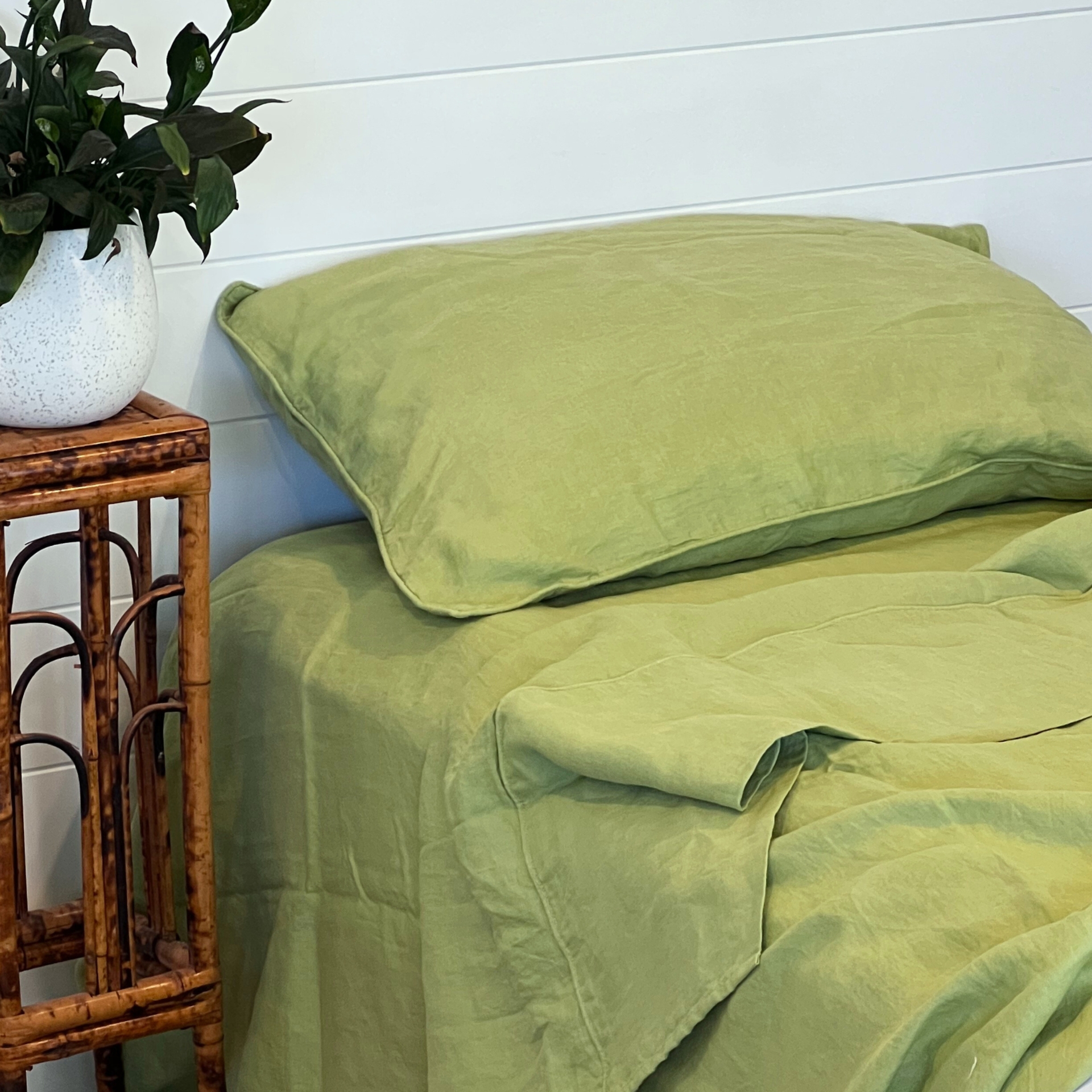 Apple Linen Queen Flat Sheet