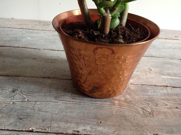 Cache pot en cuivre martel